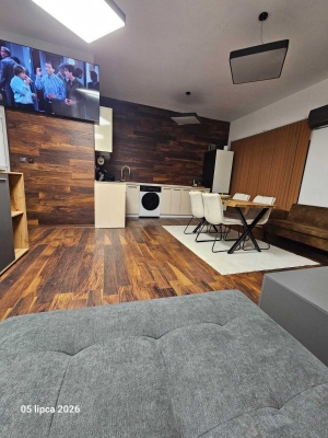 PRZESTRONNE STUDIO Z ANEKSEM SYPIALNIANYM I WŁASNYM TARASEM BLISKO MORZA 